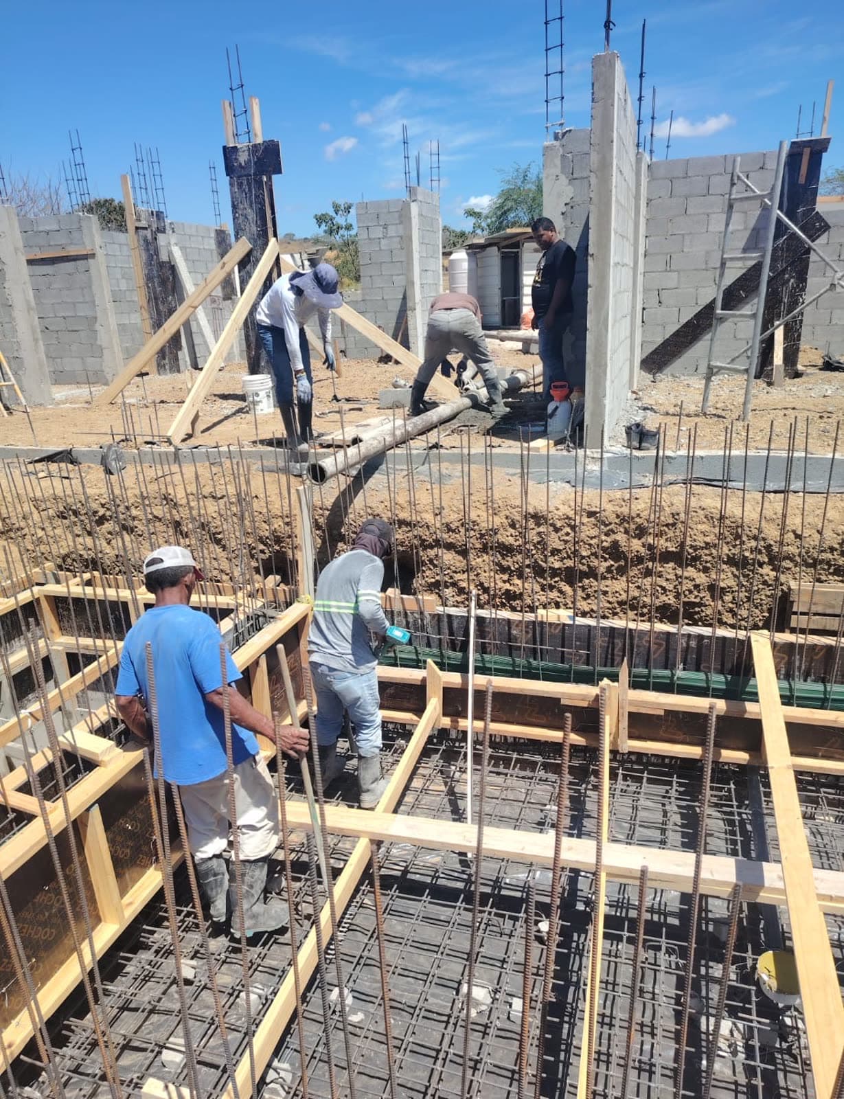 Casa de dos plantas frente al mar — en construcción
