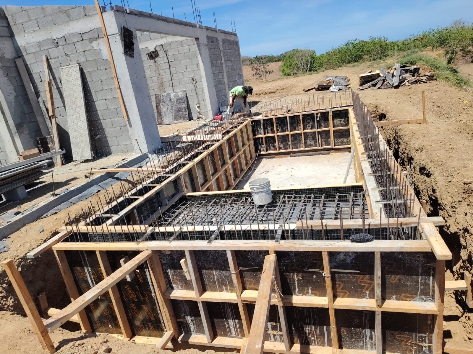 Casa de dos plantas frente al mar — en construcción