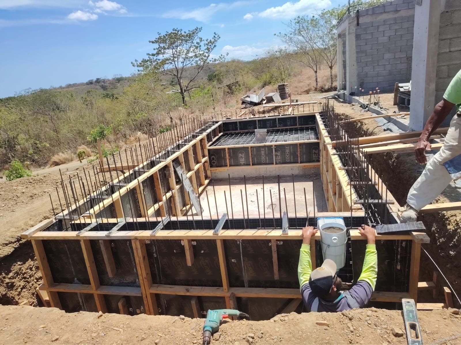 Casa de dos plantas frente al mar — en construcción