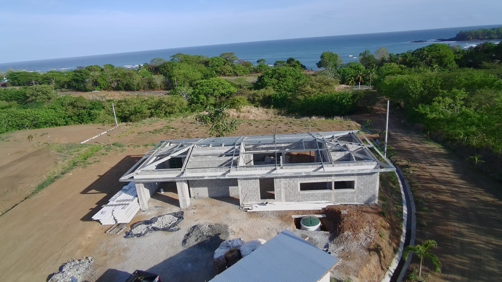 Casa de dos plantas frente al mar — en construcción