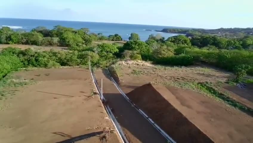 Casa de dos plantas frente al mar — en construcción